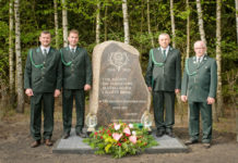 Odsłonięcie pamiątkowego obelisku w Drożęcinie z okazji 100-lecia koła